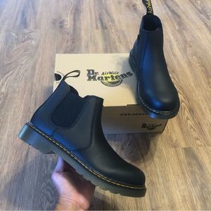 DR MARTENS 2976 black leather Chelsea ankle boots booties shoes size 7 womens